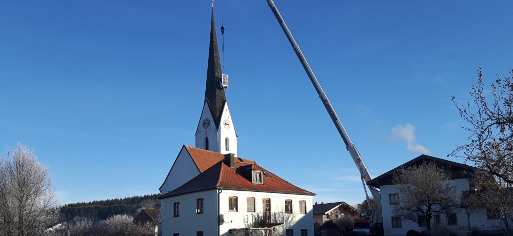 Servicearbeiten am Kirchendach