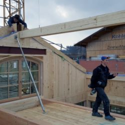 Köhldorfner Muster-Holzhaus Montage Dachstuhl